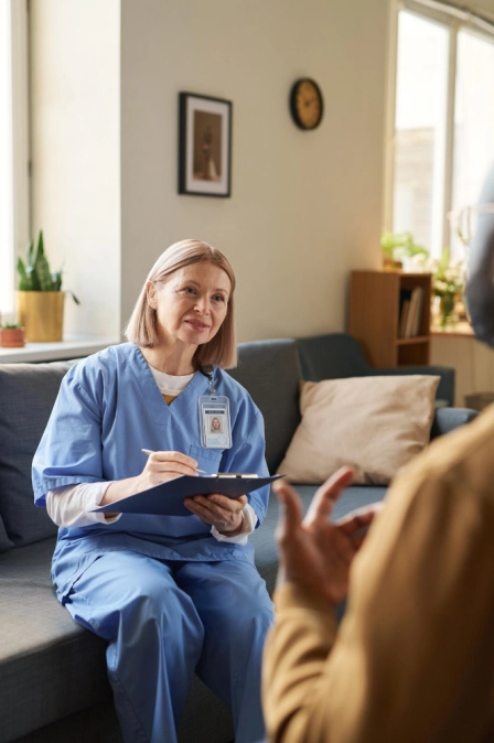 Lekarz internista prowadzi wizyty domowe